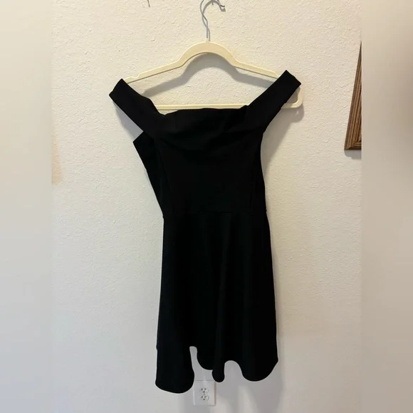 Black Off The Shoulder Fit and Flare Dress - Picture 3 of 5